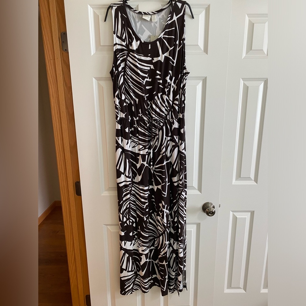 NWT Chico’s Zenergy Noelle Palm Print dress. Dark brown and white.  Size 2.